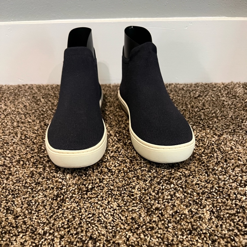 Navy blue Chelsea’s 7.5